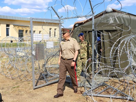 A  Magyar Honvédség parancsnoka látogatott a Nagysándor József Laktanyába